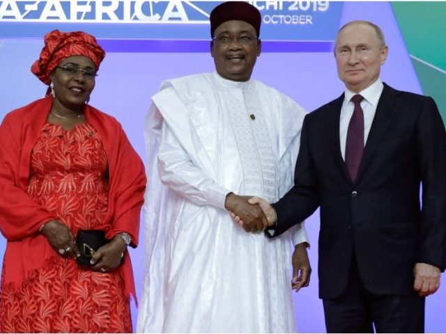 Putin greets African leaders in their traditional clothes as they arrive at Sochi economic summit (PHOTOS)