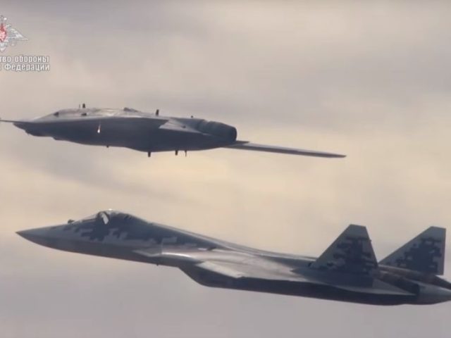 Deadly duo: Russian stealth drone ‘Hunter’ shows off its moves in tandem with Su-57 (VIDEO)