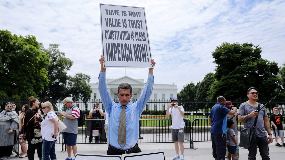 Steve Swanson protests in silence with a sign over his head reading “Impeach Now!” in front of the White House in Washington, U.S. June 19, 2019. REUTERS Jonathan Ernst