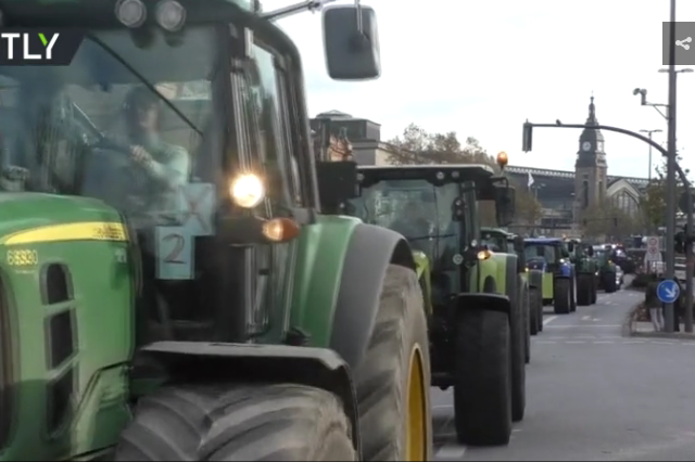 ‘No farm, no food, no future!’: Farmers clog traffic in Hamburg with 4,000 tractors, reject ‘scapegoating’ by govt (VIDEO)
