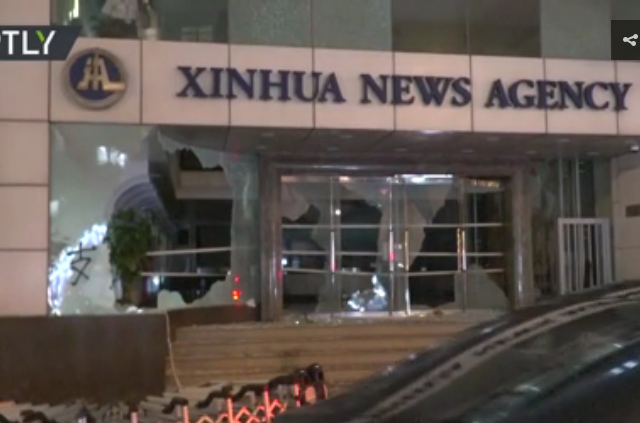 Hong Kong protesters vandalize & set fire to Xinhua news agency office (PHOTO, VIDEO)