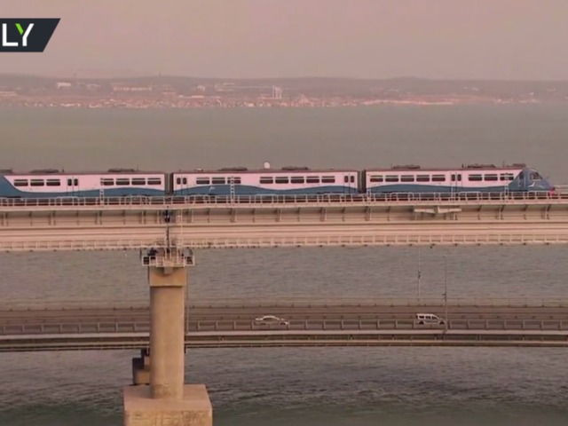 Long-awaited train traffic opens on Crimea Bridge as Putin becomes first passenger (VIDEO)
