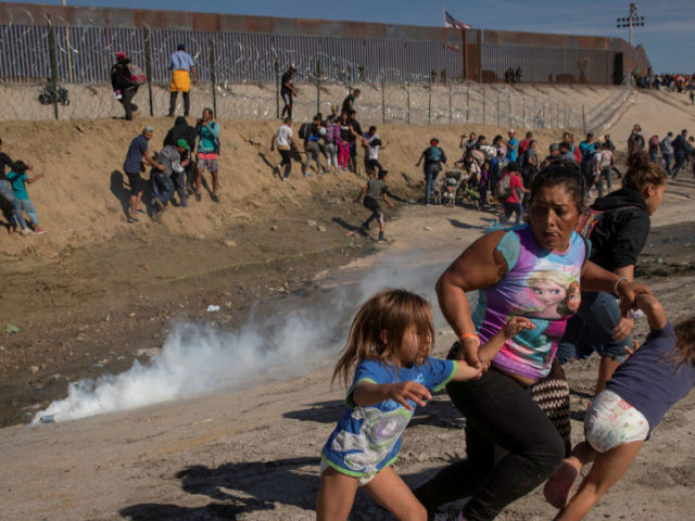 US Reportedly Found 300 Dead Bodies of Immigrants Along US-Mexico Border in 2019