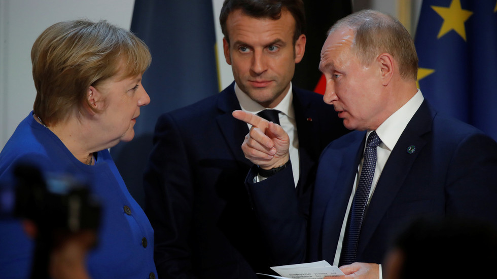 Vladimir Putin gestures at German Chancellor Angela