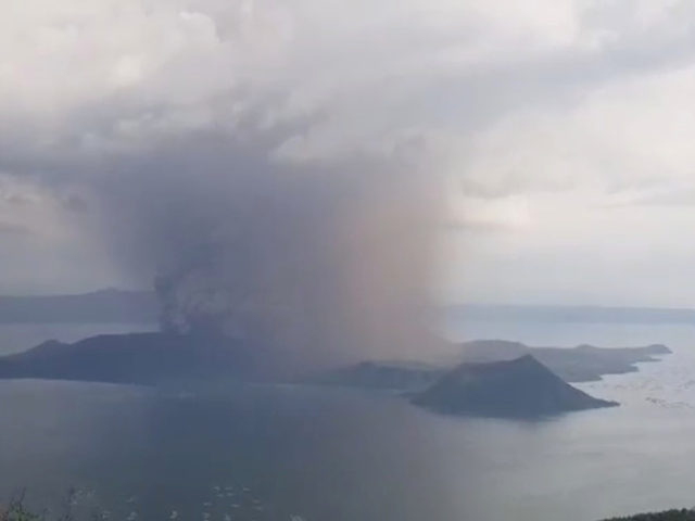 WATCH lightning strike over Taal Volcano in the Philippines during 1st eruption in DECADES