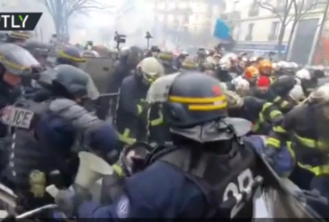 Paris descends into chaos as riot police deploy GRENADES & WATER CANNONS against striking firefighters (VIDEOS)