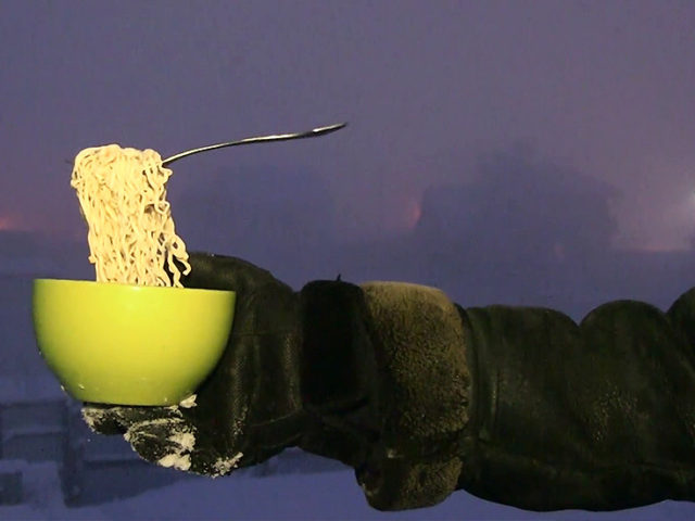 What -50°C looks like: WATCH steaming noodles frozen IN THE AIR by Siberia’s sub-zero temperatures