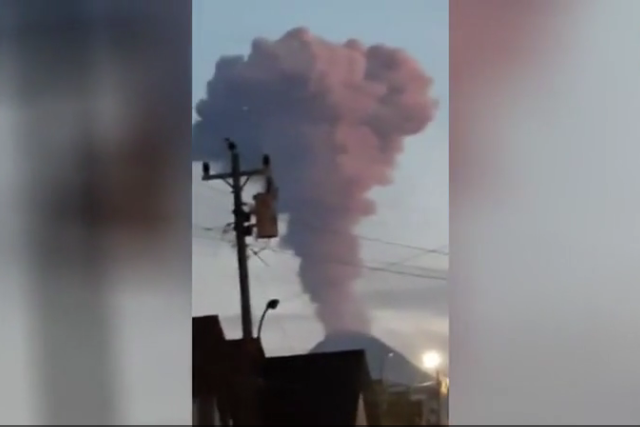 WATCH: Indonesian volcano spews ash 2,000 meters into the air in new eruption