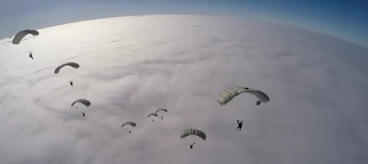They dive from the sky & gun down panicked enemy: Russian special forces day celebrated with action-packed VIDEO
