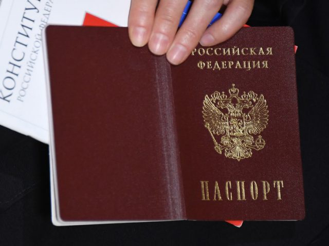 Putin signs law allowing foreigners to become Russian WITHOUT giving up existing citizenship