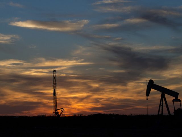 Fracking ‘complete sham’ holding back US economy, energy market expert tells Keiser Report