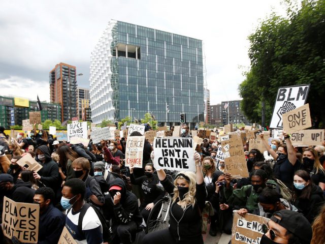 Thousands of Black Lives Matter protesters march on US embassy in London (VIDEOS)