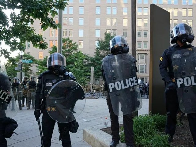 Curfew and Cordons in Washington DC as George Floyd Riots Continue in Other US States – Video, Photo