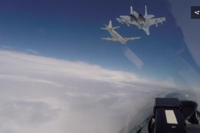 WATCH Russian jets ‘intercept’ US strategic bombers over Baltic Sea