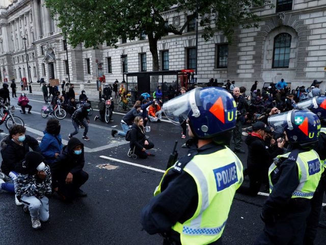 ‘Insanity mixed with cowardice’: UK police memo advises officers to KNEEL to avoid unwanted ‘attention’ from protesters