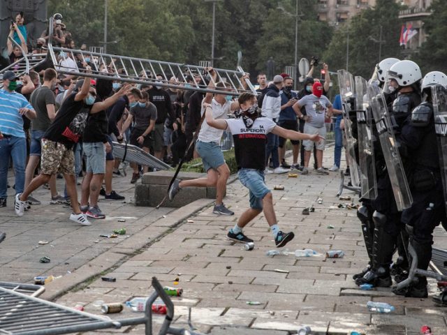 No lockdown, but no public gatherings: Serbia introduces new anti-coronavirus restrictions amid protests
