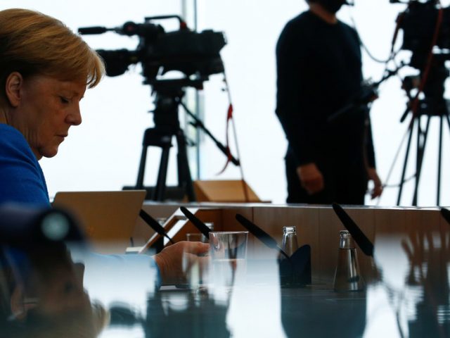 Merkel says Navalny & gas pipeline two ‘separate’ issues & Berlin won’t change policy towards Russia, important to ‘keep talking’