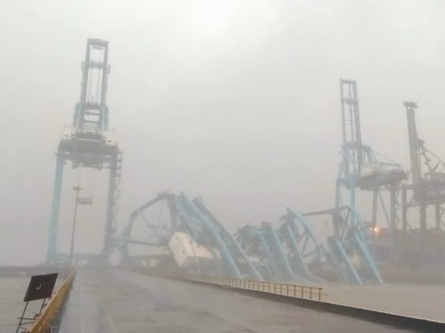 Three cranes collapse at major container port near Mumbai (PHOTOS, VIDEO)
