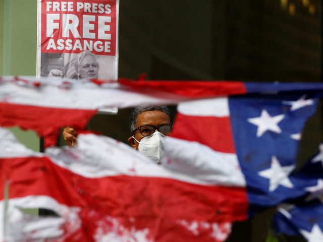 Prosecutor claims Assange may be FAKING his depression after doctor says extradition could trigger suicide