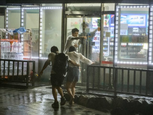 1 person killed as typhoon rips through South Korea, shattering windows and leaving homes without electricity (PHOTOS, VIDEO)