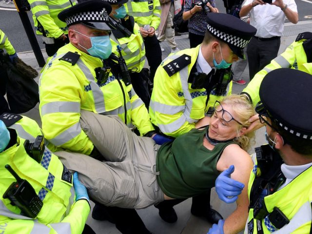 ‘Flipping nuisance’: Senior UK cop blasts Extinction Rebellion activists’ tactic of ‘GOING ALL FLOPPY’ to make arrests harder