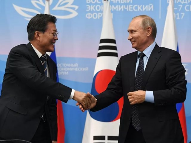 Putin Plans to Visit Seoul After Being Inoculated With Russian COVID-19 Vaccine, Moon’s Office Says