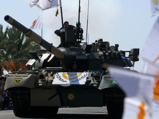Washington decides to lift 33-year-old arms embargo on Cyprus amid intense Greek-Turkish crisis