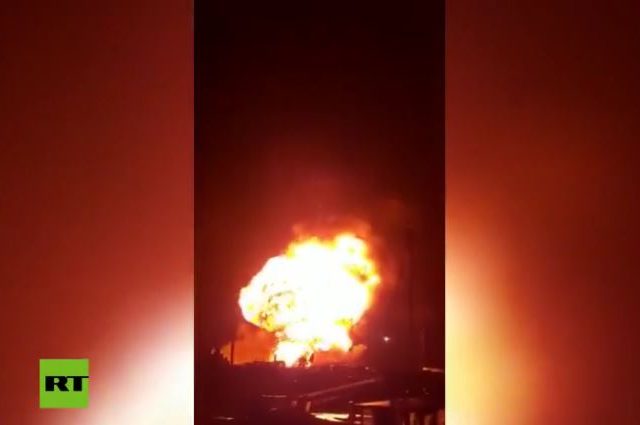 WATCH: Mushroom cloud erupts out of UK factory amid series of massive explosions