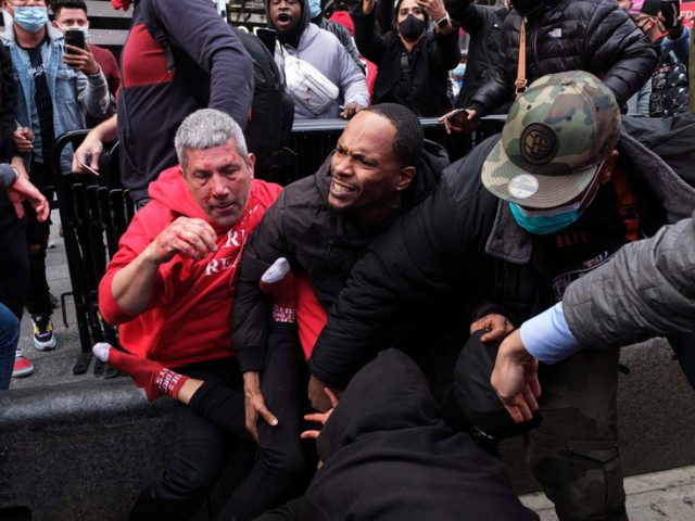 Rocks’ & punches thrown as anti-Trump protesters CLASH with ‘Jews for Trump’ parade in NYC (VIDEOS)