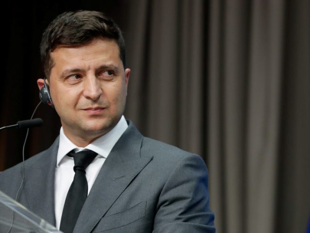 President Zelensky must speak Ukrainian, but only while conducting his ‘constitutional’ duties, Kiev’s Supreme Court rules
