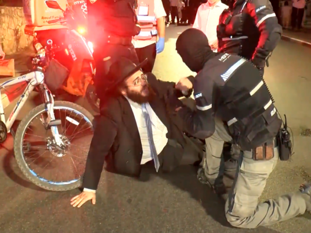 Israeli police clash with Covid-19 lockdown-defying ultra-Orthodox Jews in Bnei Brak & Jerusalem (VIDEOS)