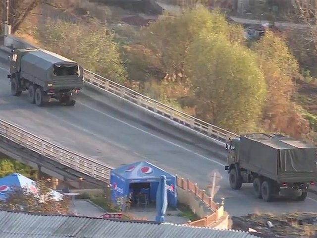 Russian peacekeepers move towards Nagorno-Karabakh to observe truce (VIDEO)