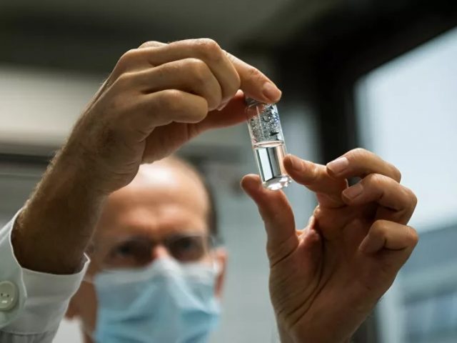 Belarus to Produce First Batch of Russian COVID-19 Vaccine This Year, Acting Health Minister Says