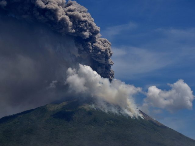 Panic as Indonesian volcano erupts, sending ash & smoke into the air (VIDEO)