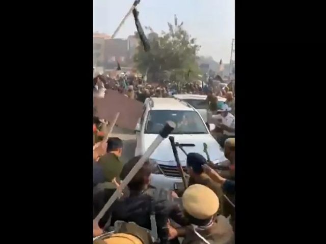 Farmers Attack Police as Thousands March Towards Delhi Against Modi’s ‘Historic’ Reforms – Video
