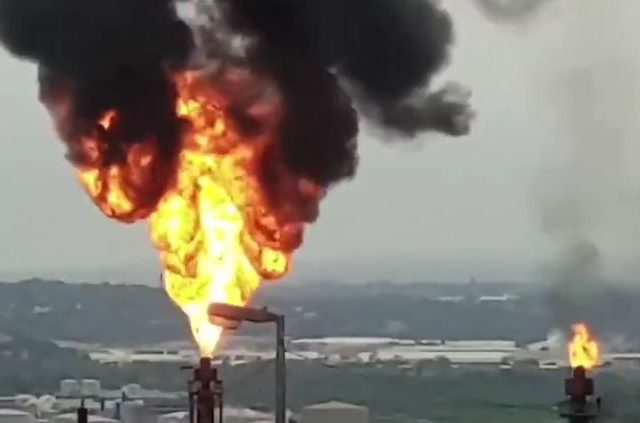‘Massive’ FIREBALL fills skies over S. Africa’s Durban following explosion at oil refinery, seven injured (VIDEOS)
