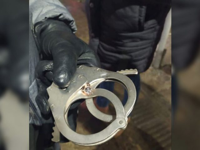 Cuff luck! Russian Police officer dodges death when drug dealer opens fire, with bullet lodging in cop’s handcuffs (VIDEO)