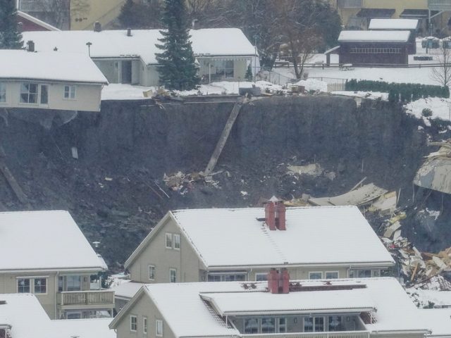 Landslide buries sleeping Norwegian village, hundreds evacuated but 21 still reported missing