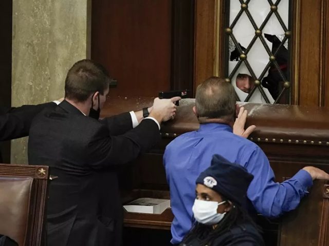 Watch Capitol Cop Confronting Rioters to Drive Them Away From Opened Chambers