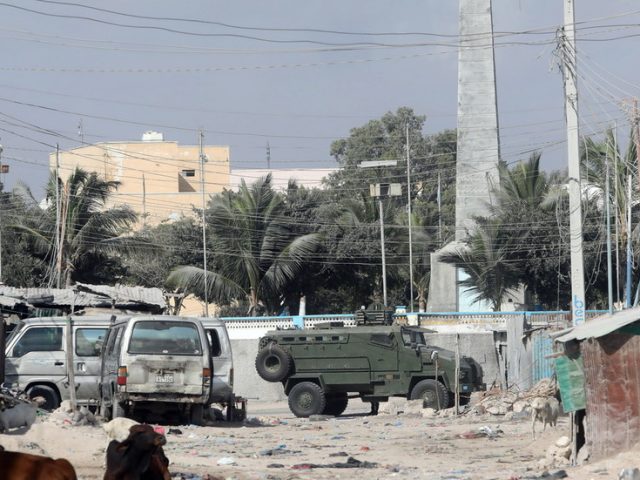 Gun battles raging, explosions heard across Mogadishu as Somali govt forces seal off streets (VIDEOS)