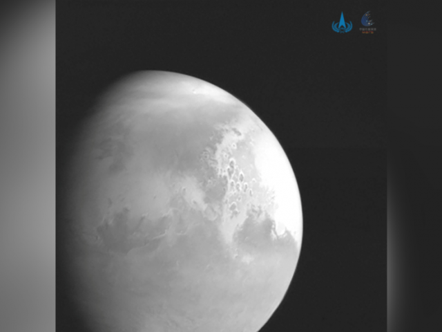 China’s Tianwen-1 probe beams back 1st PHOTO of Mars during historic mission