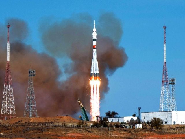 American astronauts to again use Russian Soyuz rocket to reach ISS as NASA can’t rely on ‘unstable’ US tech – Moscow space chief