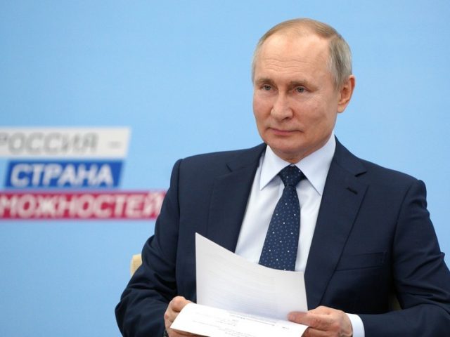 ‘Only my doctor knows’ – Putin refuses to reveal which of three Russian Covid-19 vaccines he received in closed-door appointment
