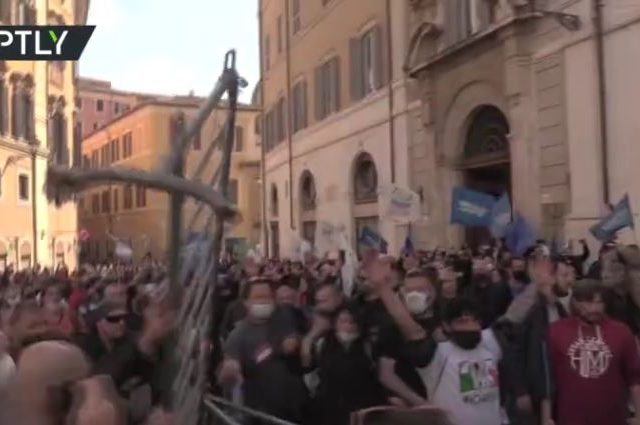 WATCH business owners clash with police as anti-lockdown protest turns violent in Rome