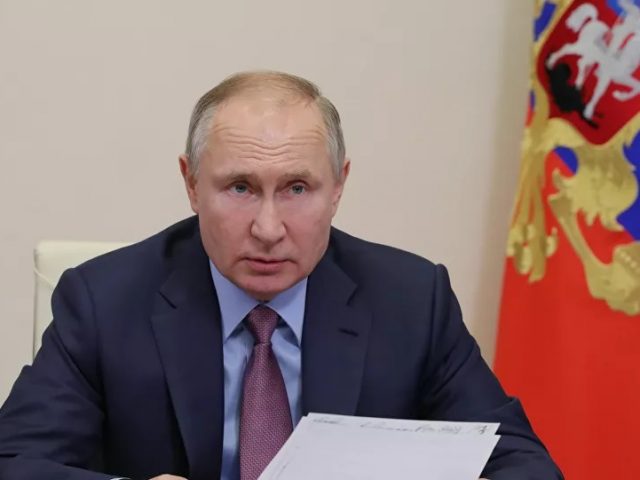 Putin Signs Laws Against Insulting War Veterans, Rehabilitating Nazism