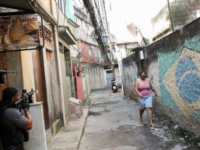 25 killed in Rio de Janeiro shoot-out as Brazilian police clash with drug cartel in favela (VIDEOS)