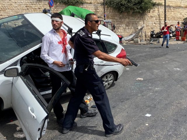 Israeli driver RAMS Palestinian after car is reportedly pelted with stones in East Jerusalem (GRAPHIC VIDEO)