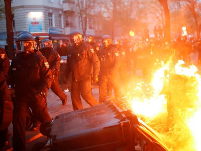 Streets set on fire as police and May Day protesters battle in Berlin (VIDEOS)
