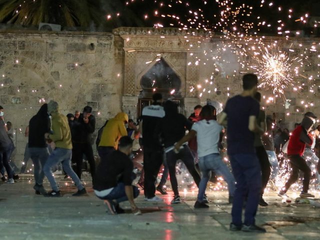 Chief Israeli rabbi calls for calm amid escalating street violence between Arabs and Jews (VIDEOS)