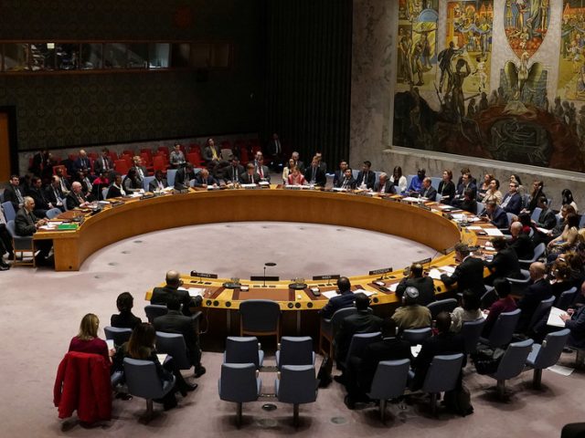 UN Security Council calls on Israel & Palestinians to stick to ceasefire; stops short of condemning violence because of US